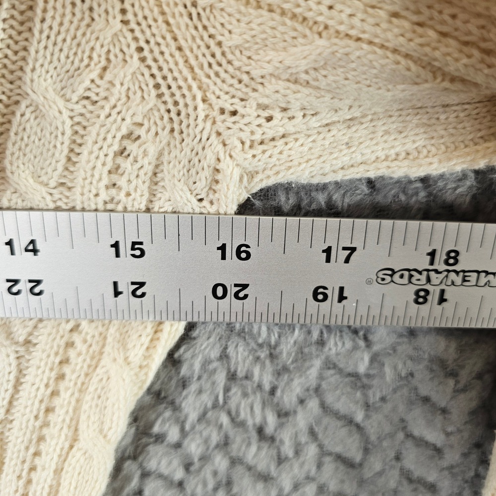 American Eagle Womens Cream Cable Knit V-Neck Sweater Long Sleeve Ivory‎ Medium - Picture 3 of 6